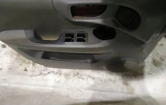 Hyundai Santa Fe Front door card panel trim 