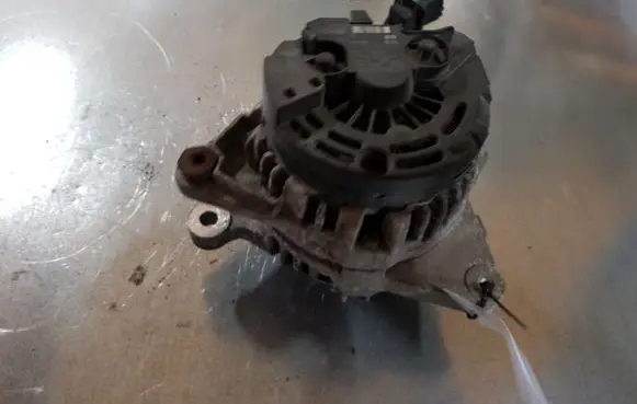Toyota Auris 150 Generator/alternator 0124315024