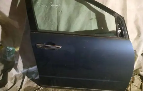 Subaru B9 Tribeca Front door melynos