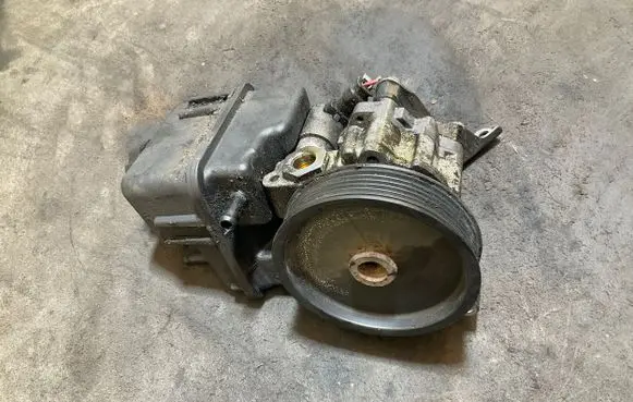 Mercedes-Benz Sprinter W906 Power steering pump A0064666601