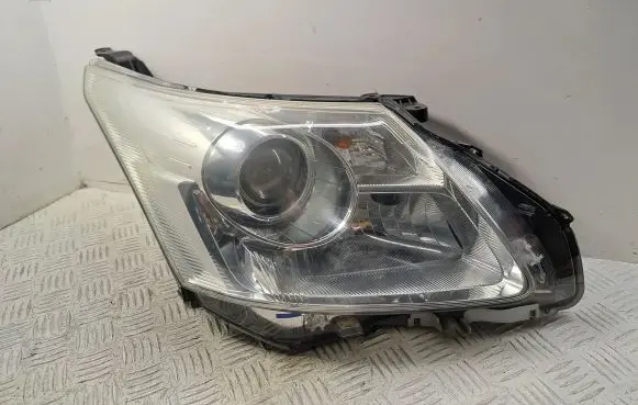 Toyota Avensis T270 Headlight/headlamp 8113005311 8113005312