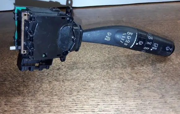 Subaru Legacy Wiper control stalk 17A164LH2