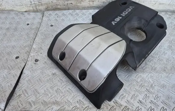 Chevrolet Captiva Engine cover (trim) 96897629
