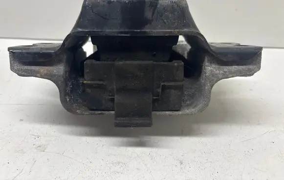 Volkswagen Golf V Engine mount bracket 173149