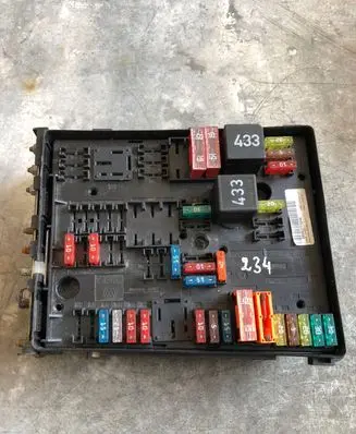 Volkswagen PASSAT B6 Fuse box set 0508277124E 20050127