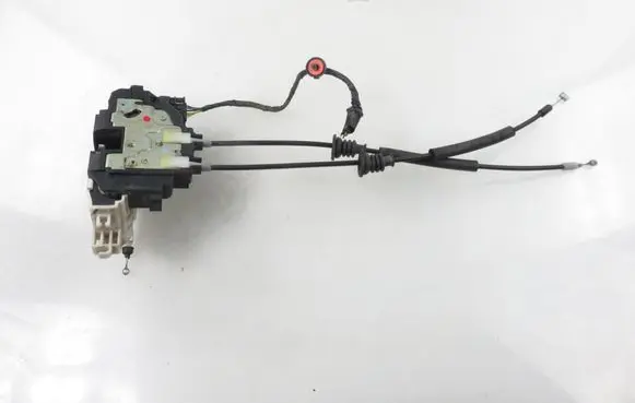 Hyundai i30 Front door lock 813202L030