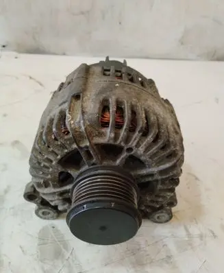 Volkswagen PASSAT B6 Generator/alternator 06F903023C