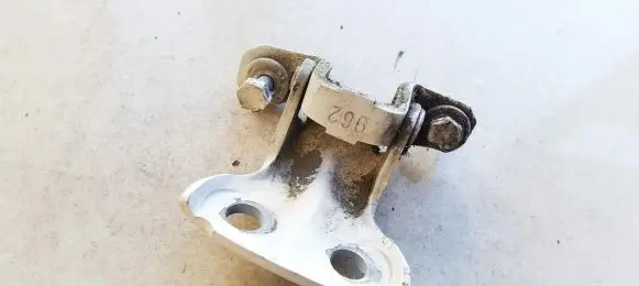 Mitsubishi Space Star Rear door lower hinge