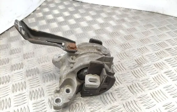 Citroen C5 Engine mount bracket
