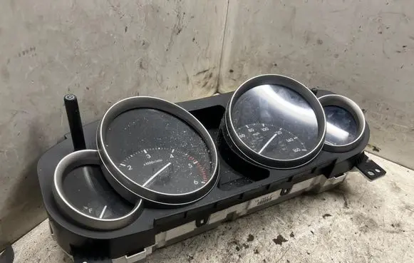 Speedometer (instrument cluster)