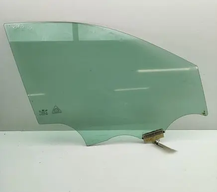 Hyundai Santa Fe Front door window glass four-door 824202W020