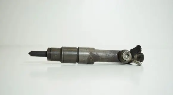 Audi A6 S6 C4 4A Fuel injector 046130201E