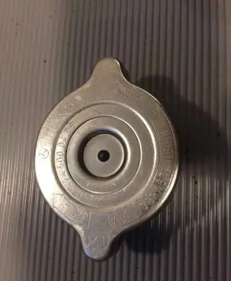 Mercedes-Benz E W124 Coolant expansion tank/reservoir cap 