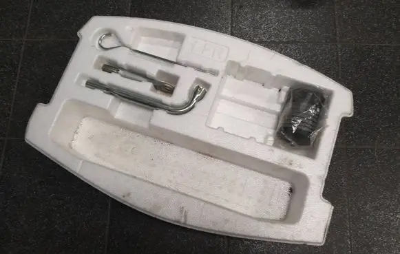 Suzuki Swift III Glove box in trunk 7548152R0