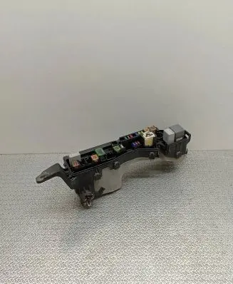 Toyota Corolla Verso E121 Fuse module