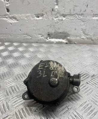 BMW 5 E60 E61 Vacuum pump 7791232 700437012