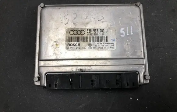 Volkswagen PASSAT B5.5 Engine control unit/module 3B0907401J