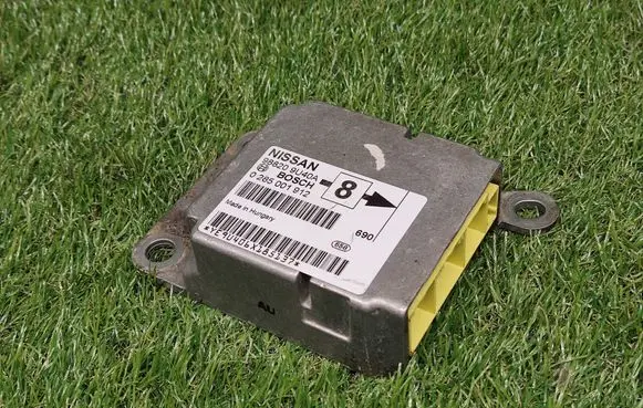 Nissan Note (E11) Airbag control unit/module 988209U40A 0285001912