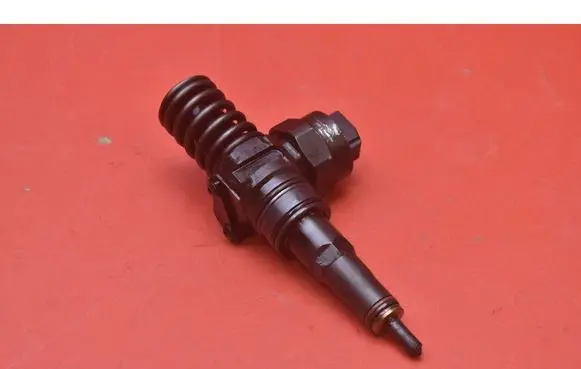 Volkswagen PASSAT B5 Fuel injector 038130073F