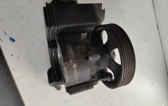 Citroen Xsara Picasso Power steering pump 9636320580