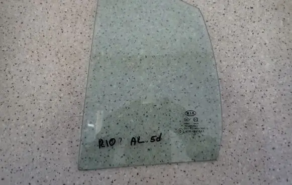 KIA Rio Sliding door window/glass 