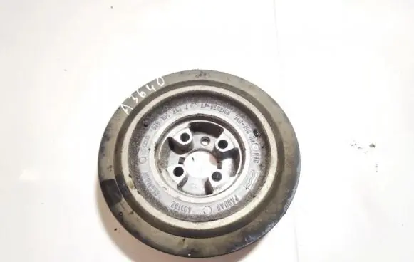Volkswagen PASSAT B4 Crankshaft pulley 028105243K