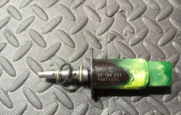 BMW 5 E60 E61 Camshaft vanos timing valve 7841072 11367841072