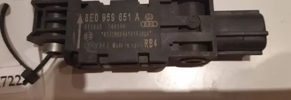 Audi A4 S4 B7 8E 8H Airbag deployment crash/impact sensor 8E0959651A