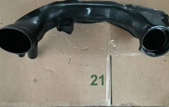 Volvo V40 Turbo air intake inlet pipe/hose 31370135