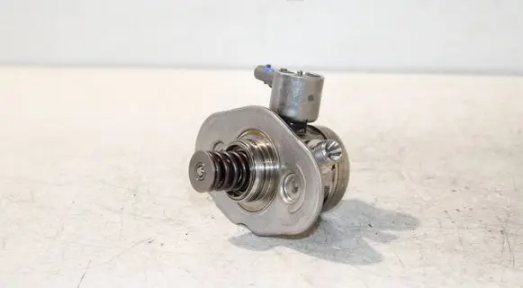 BMW 2 F45 Fuel injection high pressure pump 7636881