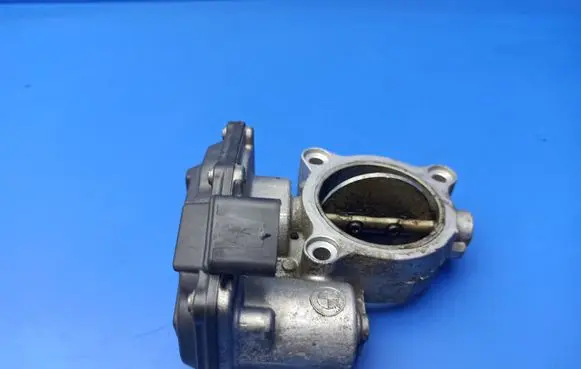 BMW 5 F10 F11 Throttle valve 7810752 13547810752 10378517