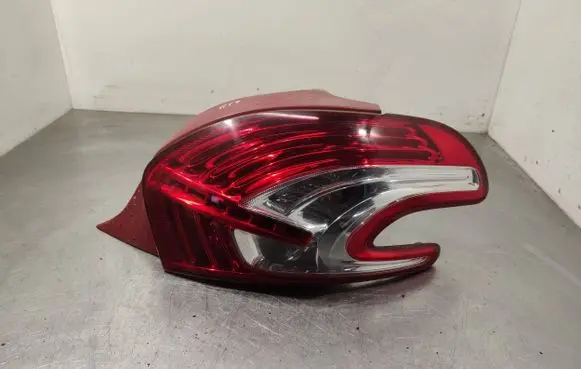 Peugeot 208 Rear/tail lights 9672628380