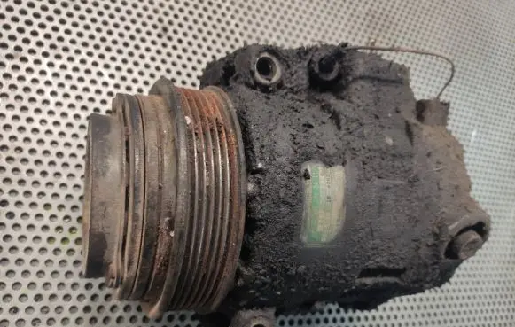 Mercedes-Benz Vito Viano W638 Air conditioning (A/C) compressor (pump) A0002342411