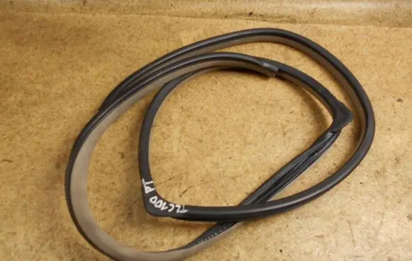 Toyota Land Cruiser (J100) Rubber seal rear door 