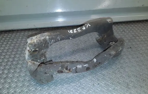 Iveco Daily 35.8 - 9 Front Brake Caliper Pad/Carrier 