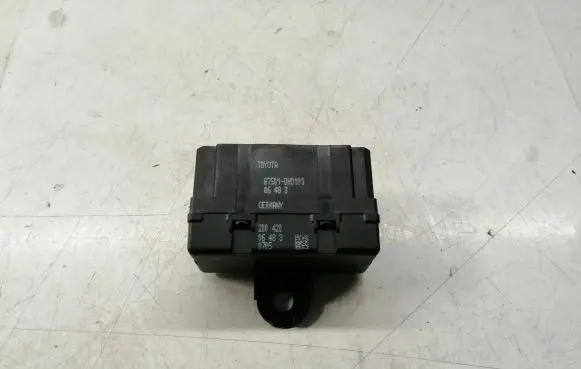 Toyota Avensis T250 Seat heating relay 875010W010 875010W0100