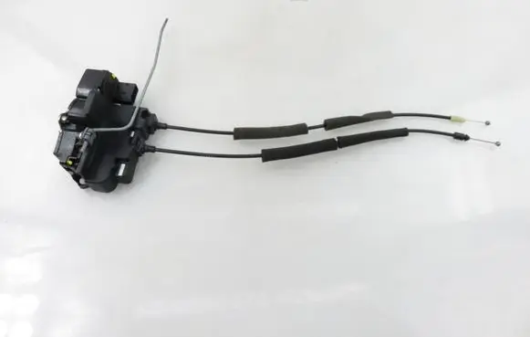 Chevrolet Captiva Front door lock 