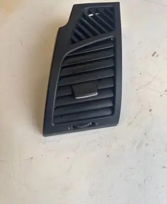 BMW 1 E81 E87 Dashboard side air vent grill/cover trim 7059187 P0101171