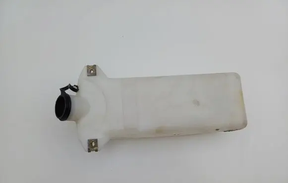 Peugeot 309 Windshield washer fluid reservoir/tank 