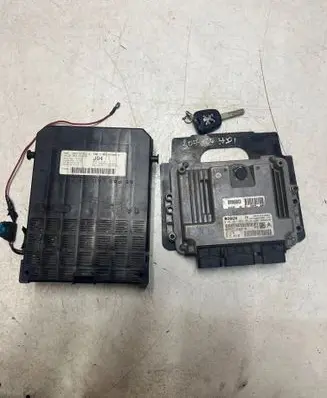 Peugeot 307 Fuse module 9651197680A 9651196980A 0281011803