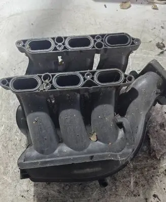 Ford Maverick Intake manifold YL8E9424CD