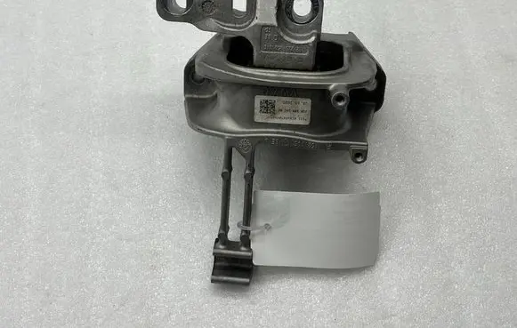 Skoda Kamiq Engine mount bracket 2Q0199262BK