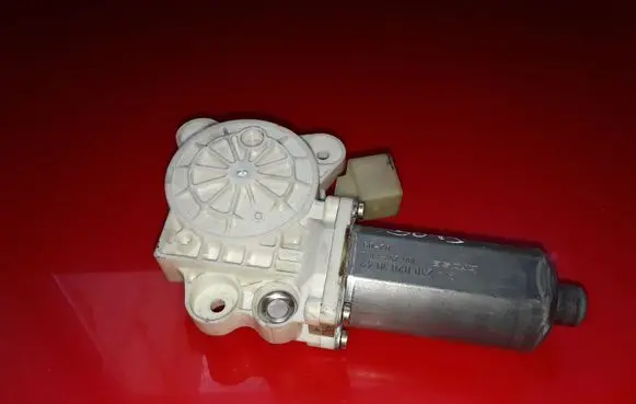 Mercedes-Benz CLK A209 C209 Front door window regulator motor A2308201042 106257102 0130821921