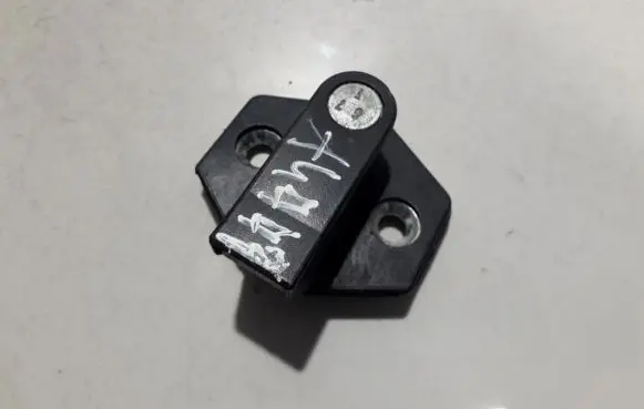 BMW 5 E39 Rear door lock loop/hook striker 8176350