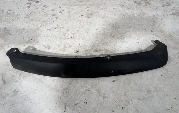 Front bumper lip