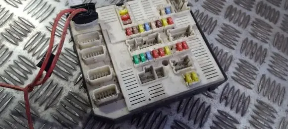 Renault Megane III Fuse box set 284b61871r 519339402