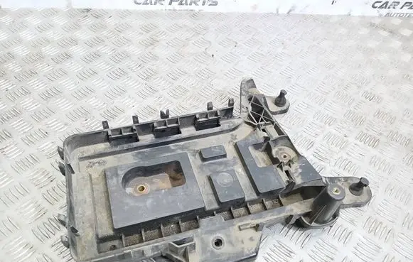 Volkswagen PASSAT B6 Battery tray 1K0915333C