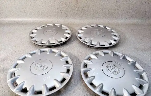 Audi A6 S6 C5 4B R15 wheel hub/cap/trim 8D0601147