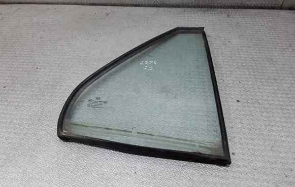 KIA Carens II Rear vent window glass 