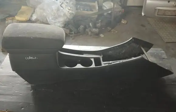 Toyota Corolla E120 E130 Armrest 5890402040